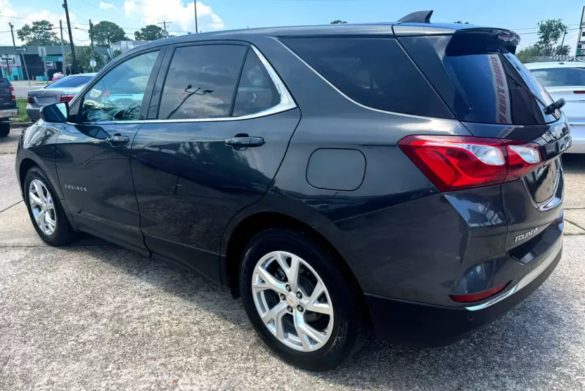 2020 Chevrolet Equinox LT photo 1