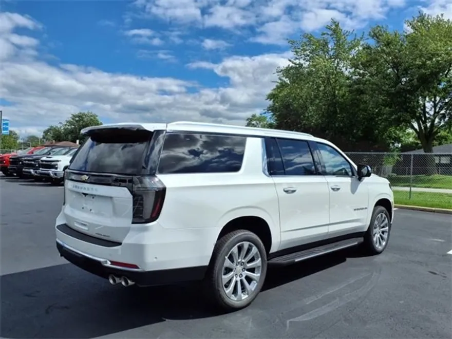 2025 Chevrolet Suburban Premier photo 1