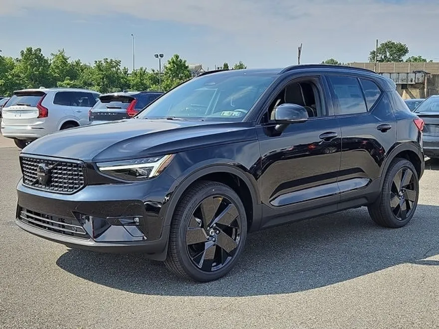2026 Volvo XC40 photo 1