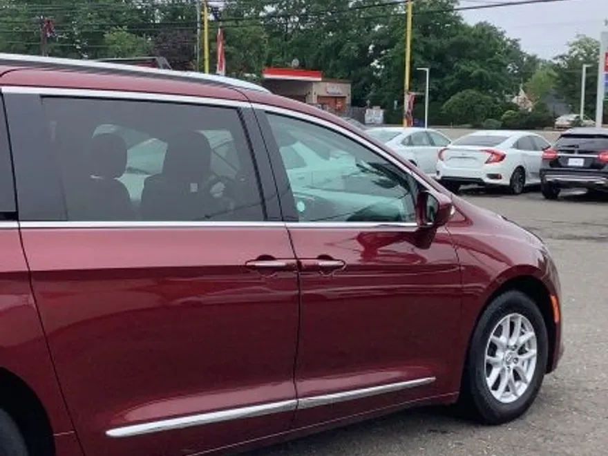 2020 Chrysler Pacifica Touring L photo 1