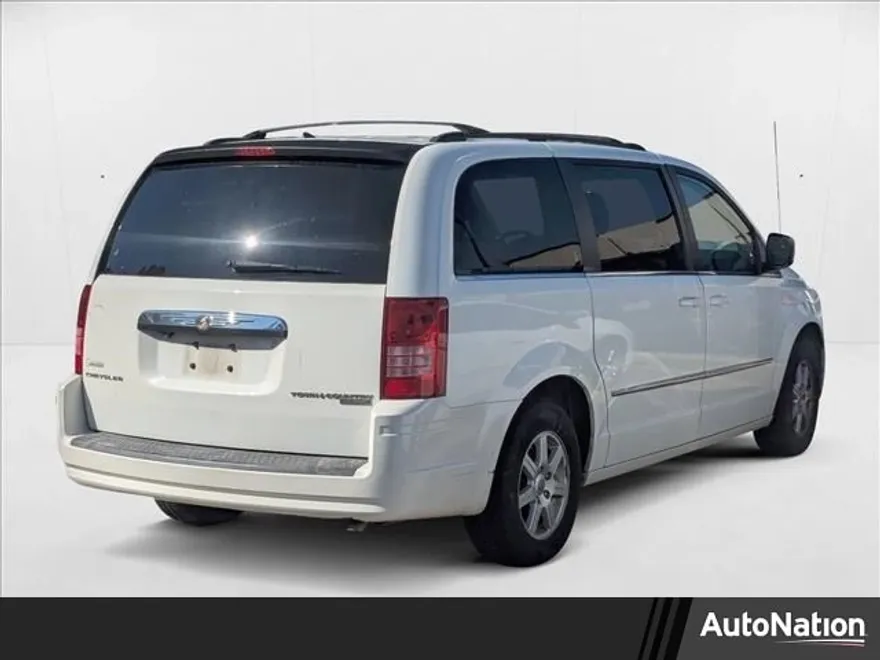 2015 Dodge Grand Caravan SXT Plus photo 1
