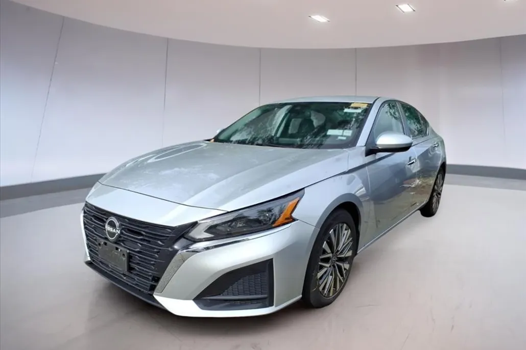 2023 Nissan Altima 2.5 SV photo 1