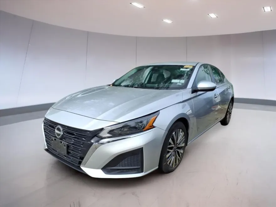 2023 Nissan Altima 2.5 SV photo 1