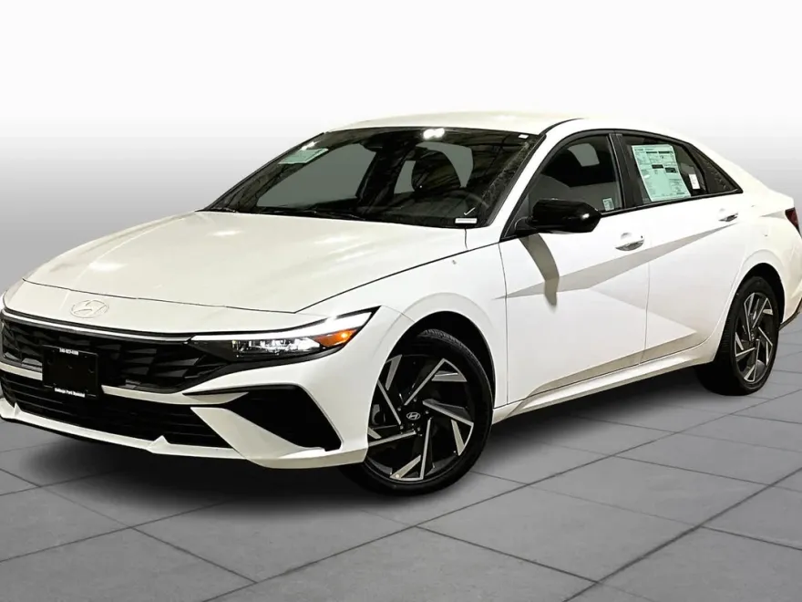 2025 Hyundai Elantra SEL Sport photo 1