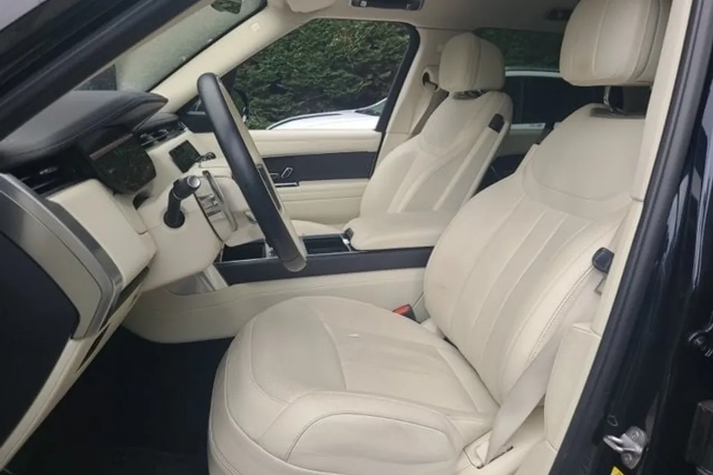 2023 Land Rover Range Rover SE photo 1