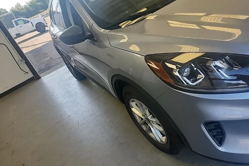 2022 Ford Escape SE photo 1