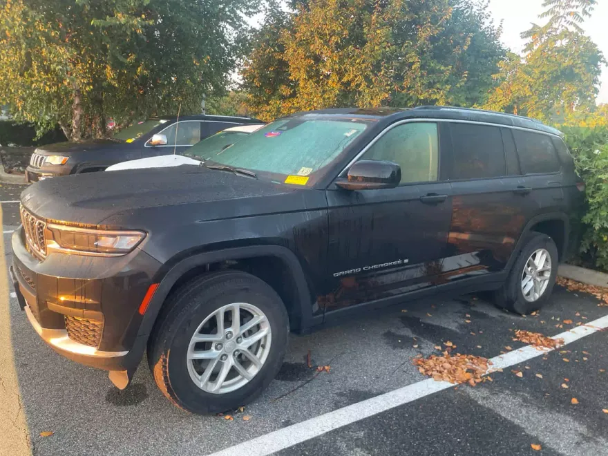 2022 Jeep Grand Cherokee Laredo photo 1