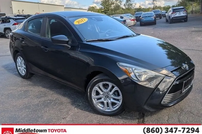 2017 Toyota Yaris iA photo 1