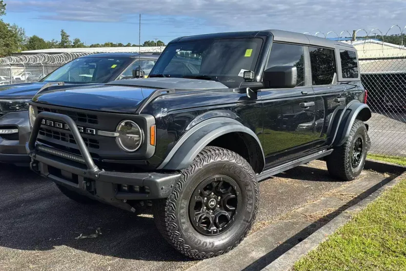 2022 Ford Bronco Black Diamond photo 1