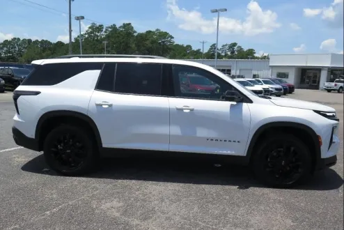 2025 Chevrolet Traverse photo 1
