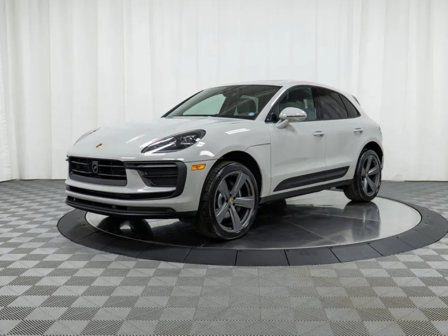 2025 Porsche Macan T photo 1