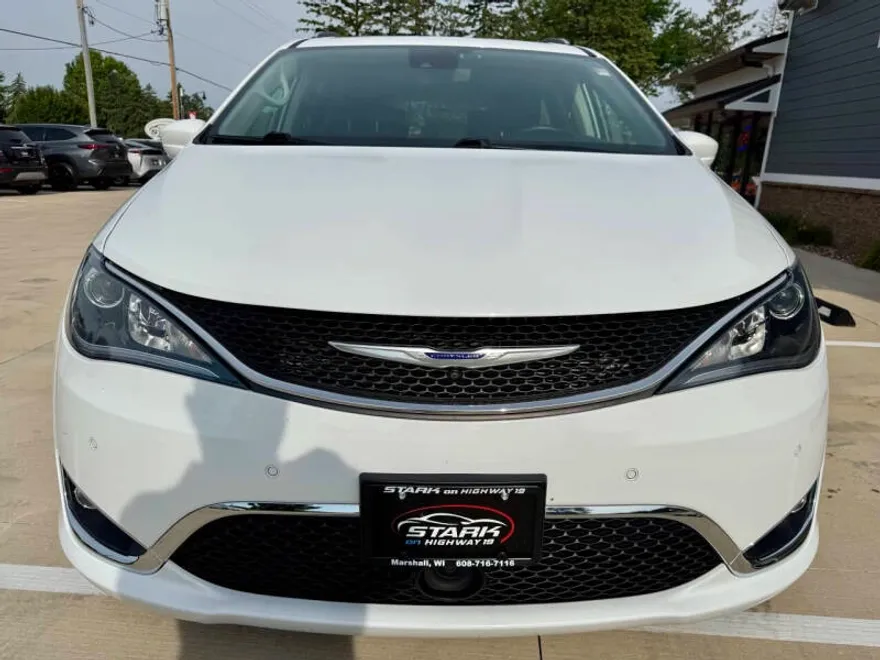 2020 Chrysler Pacifica Touring Plus photo 1