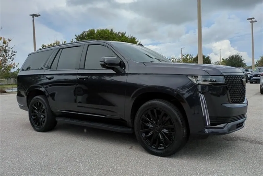 2024 Cadillac Escalade Luxury photo 1