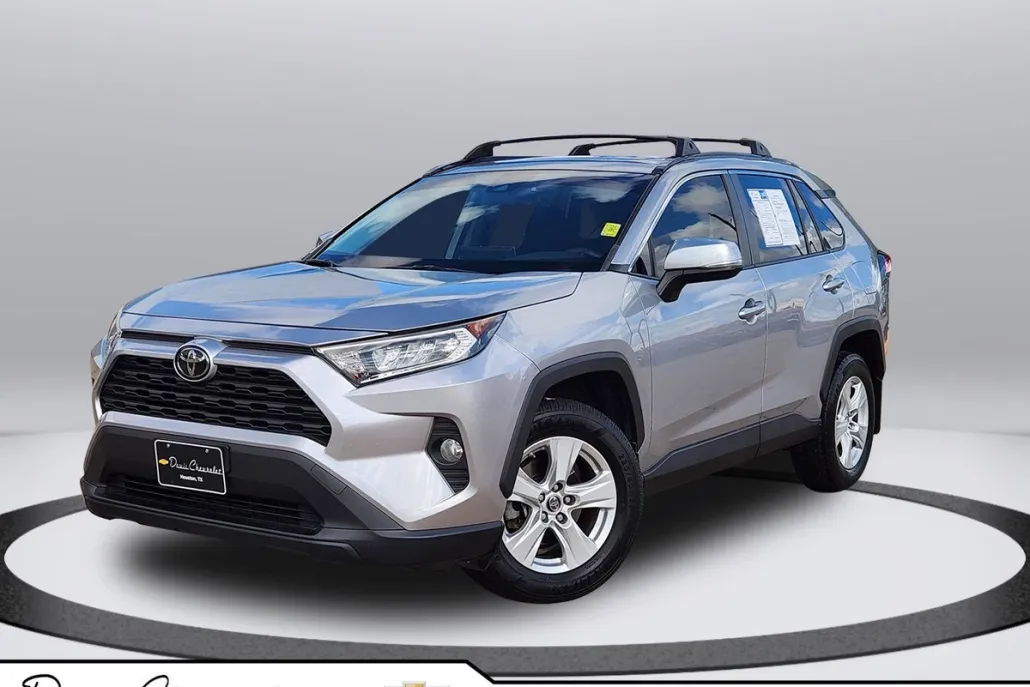 2019 Toyota RAV4 XLE photo 1