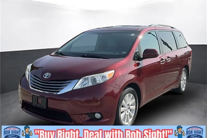 2015 Toyota Sienna XLE photo 1