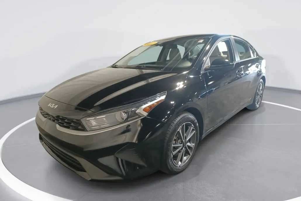2022 Kia Forte LXS photo 1