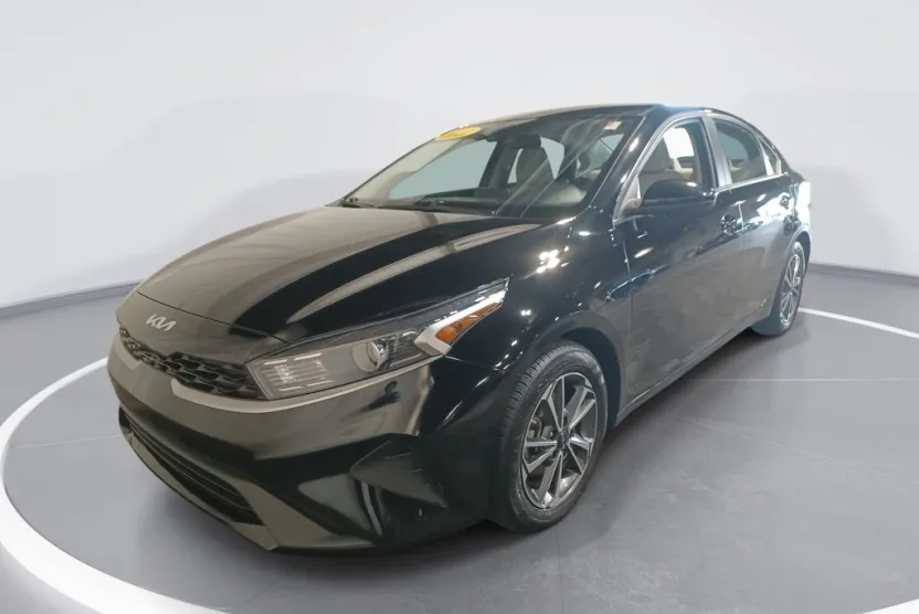2022 Kia Forte LXS photo 1