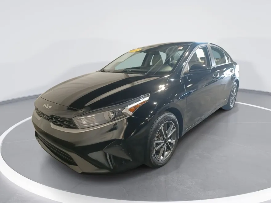 2022 Kia Forte LXS photo 1