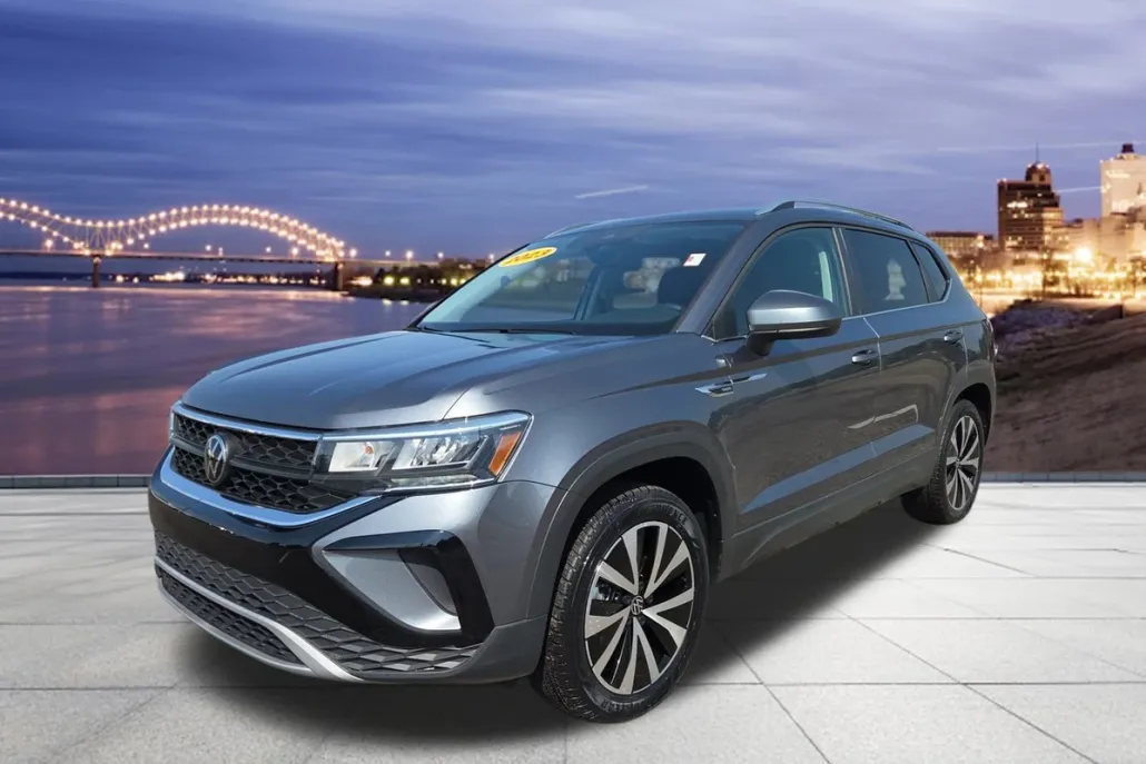 2023 Volkswagen Taos SE photo 1