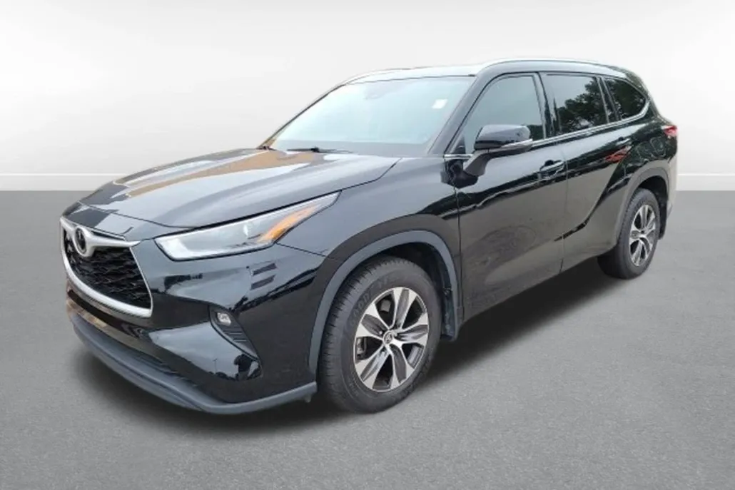 2021 Toyota Highlander XLE photo 1