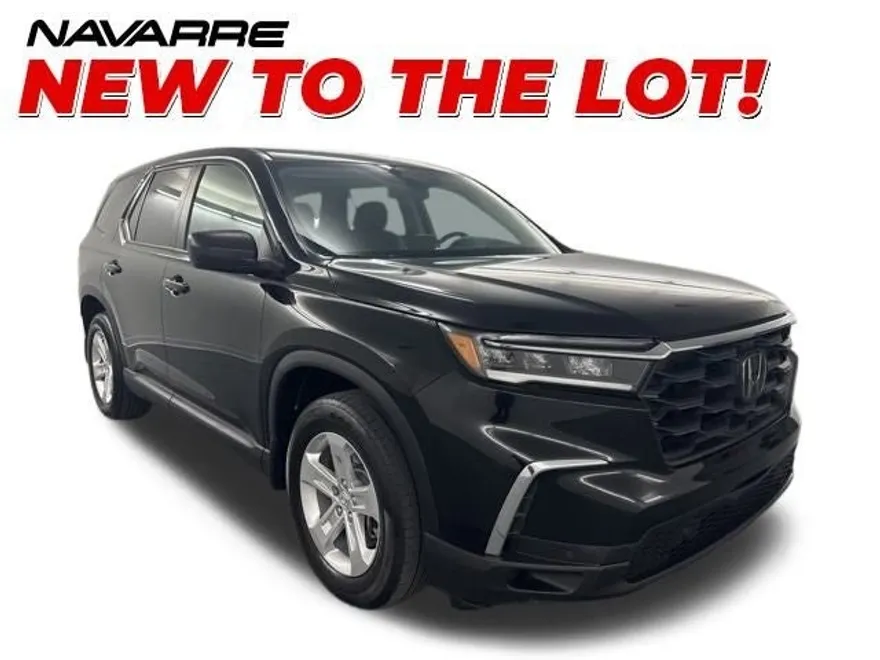 2023 Honda Pilot LX photo 1
