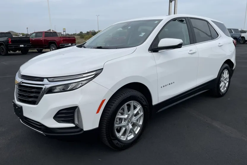 2022 Chevrolet Equinox LT photo 1