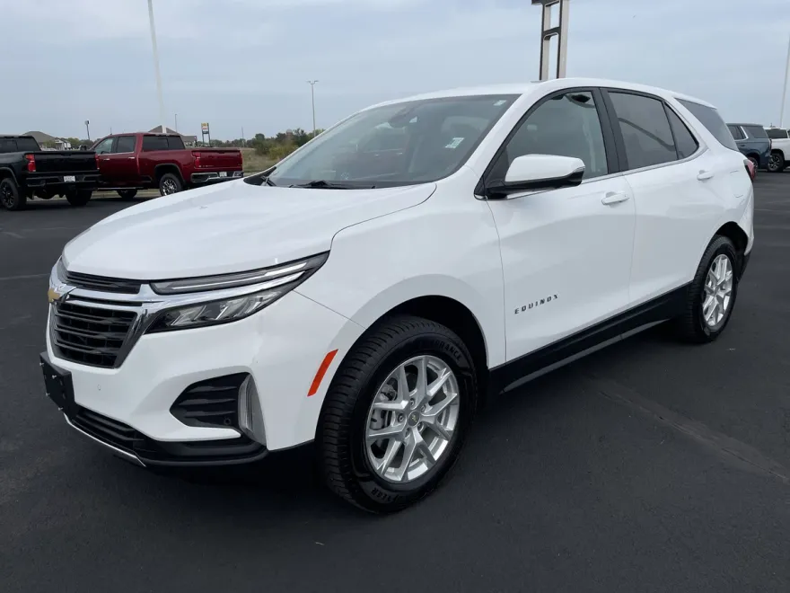 2022 Chevrolet Equinox LT photo 1