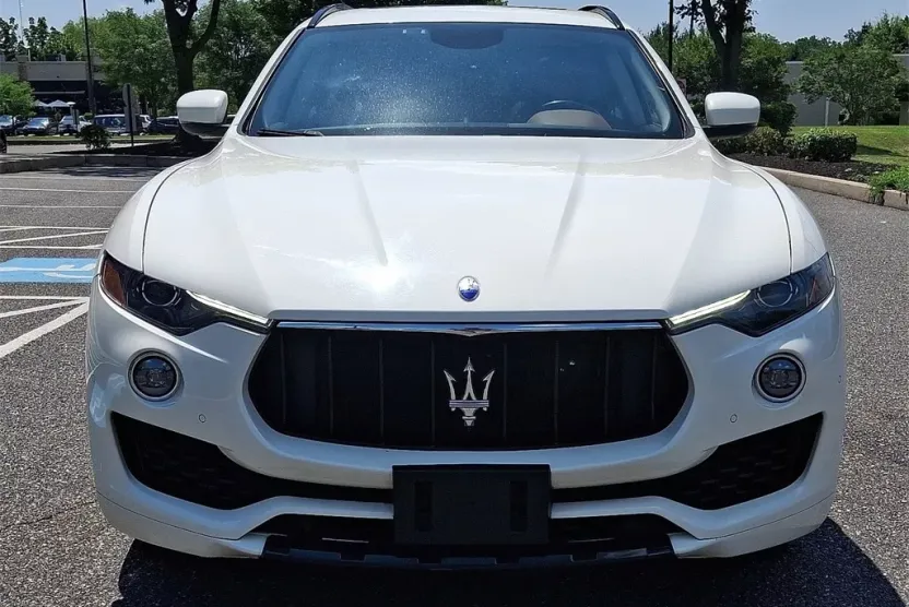 2017 Maserati Levante Base photo 1
