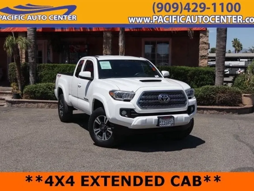 2016 Toyota Tacoma TRD Sport photo 1