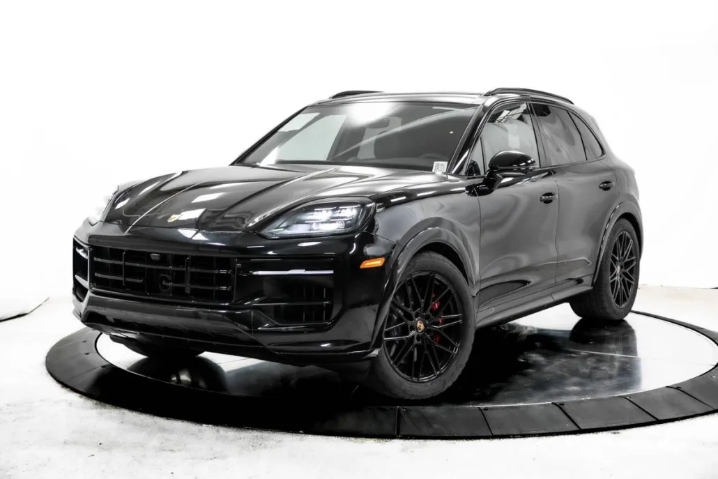2025 Porsche Cayenne GTS photo 1