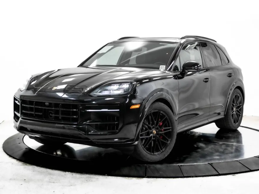 2025 Porsche Cayenne GTS photo 1