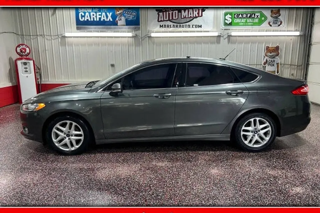 2016 Ford Fusion SE photo 1