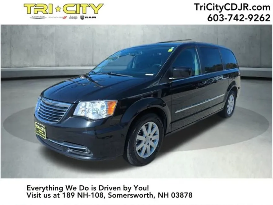2015 Chrysler Town & Country Touring photo 1