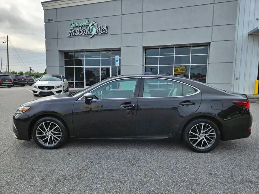 2016 Lexus ES 350 photo 1