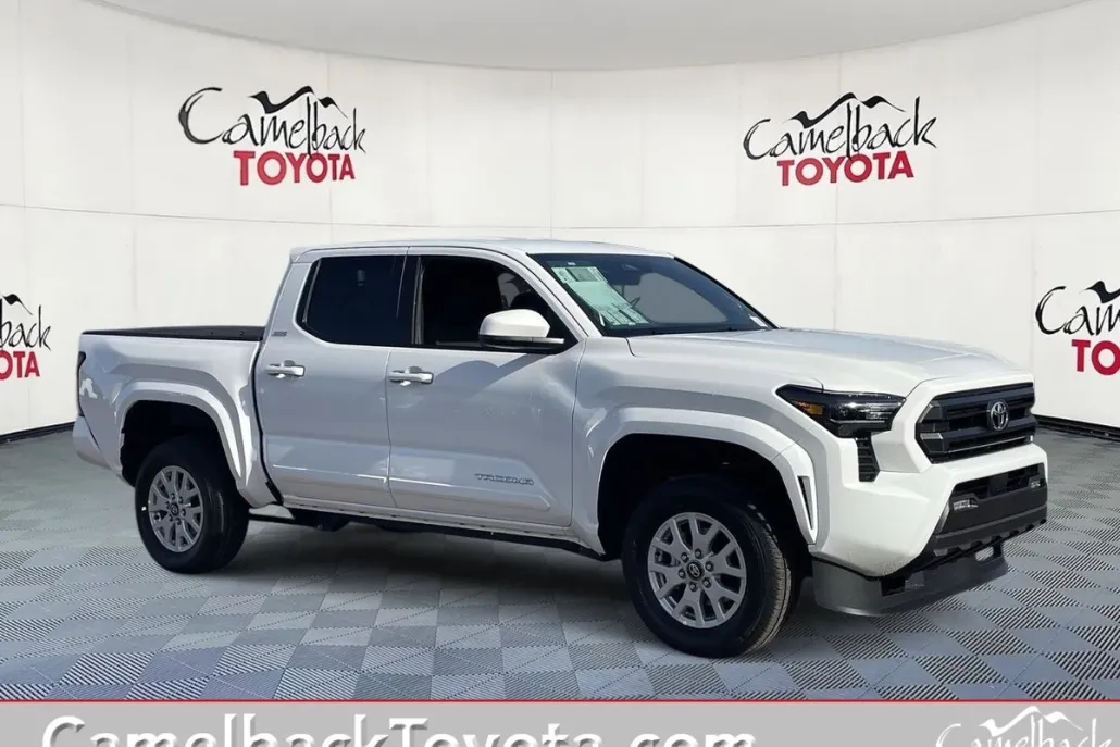 2025 Toyota Tacoma SR5 photo 1