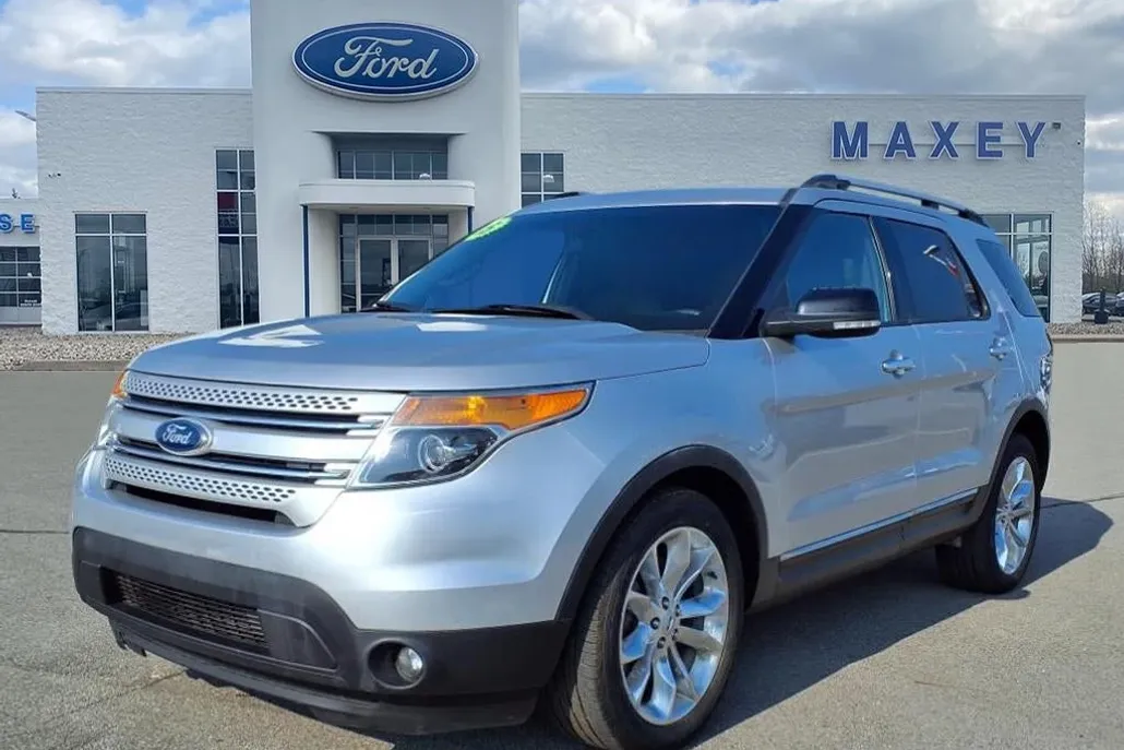 2015 Ford Explorer XLT photo 1