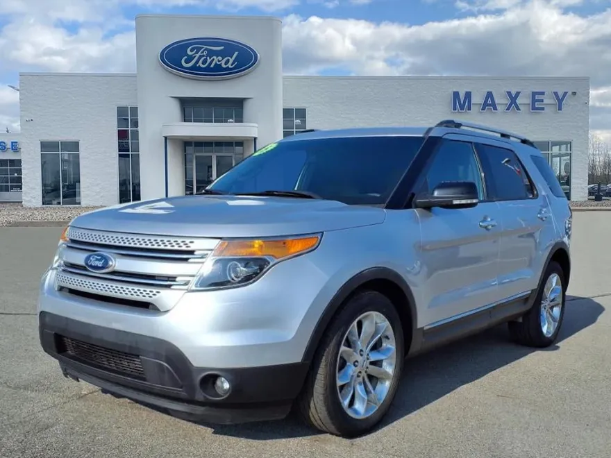2015 Ford Explorer XLT photo 1