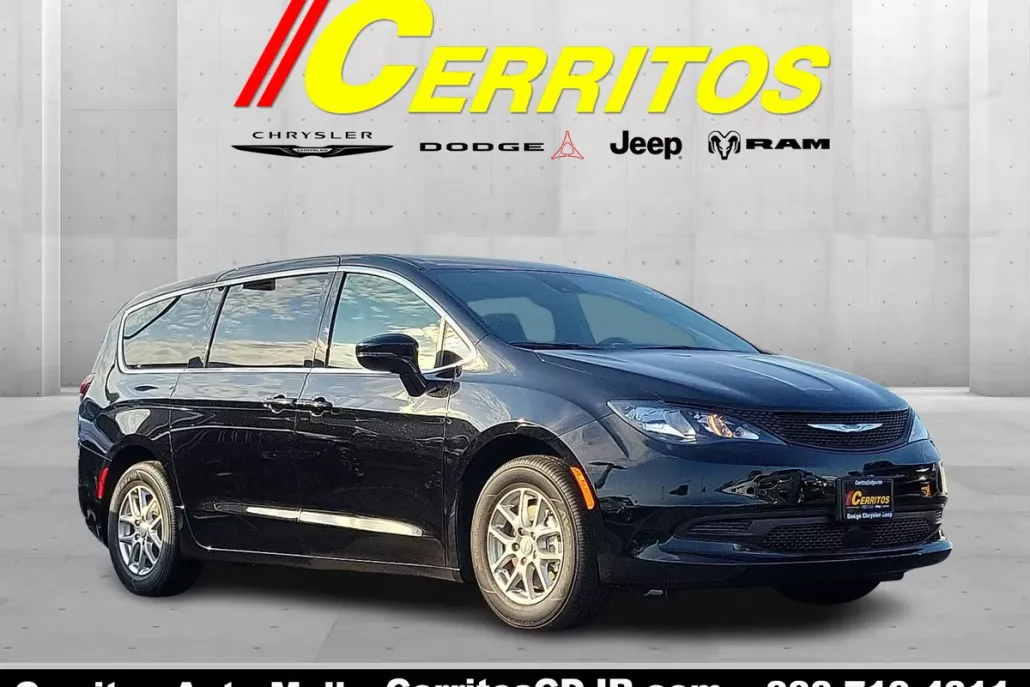 2025 Chrysler Voyager LX photo 1