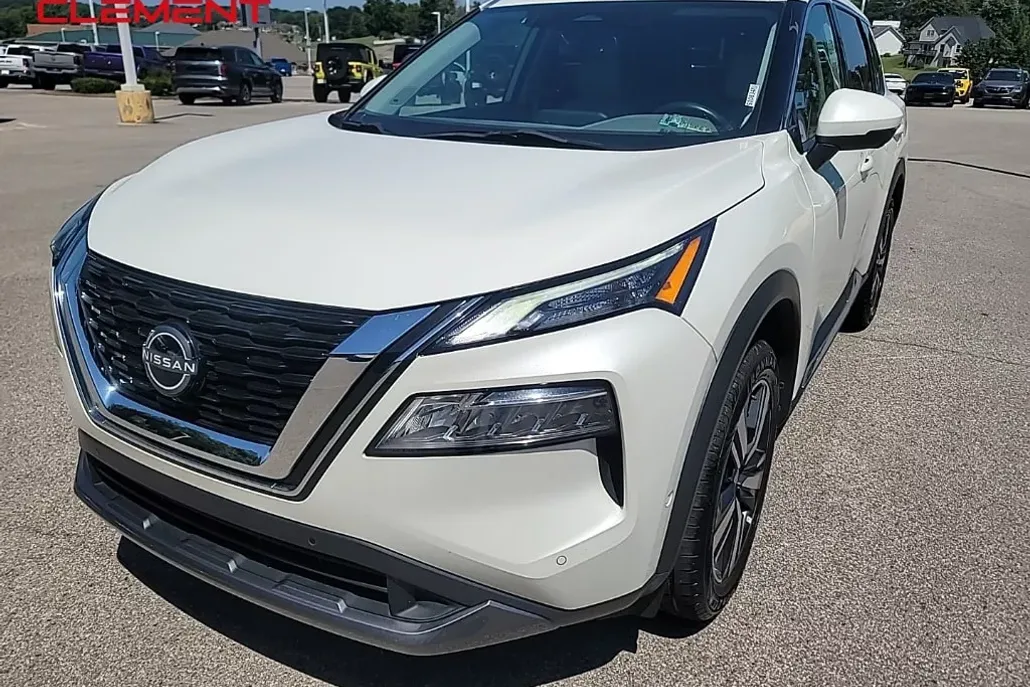 2023 Nissan Rogue SL photo 1