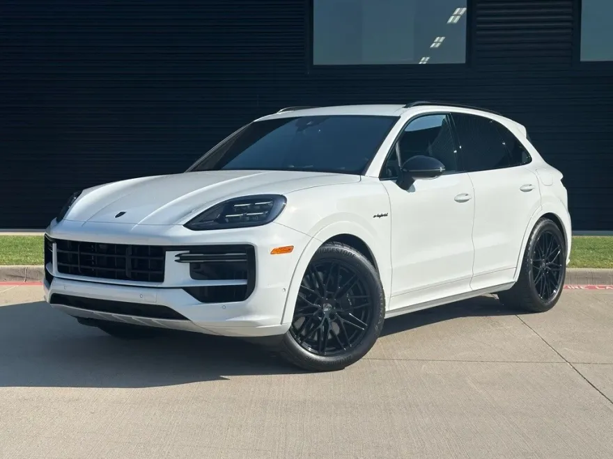 2025 Porsche Cayenne Turbo E-Hybrid photo 1