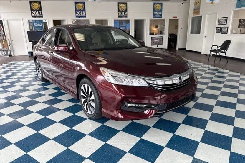 2017 Honda Accord Hybrid Touring photo 1