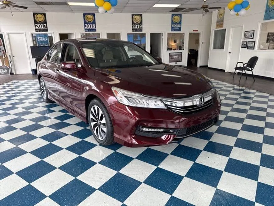 2017 Honda Accord Hybrid Touring photo 1
