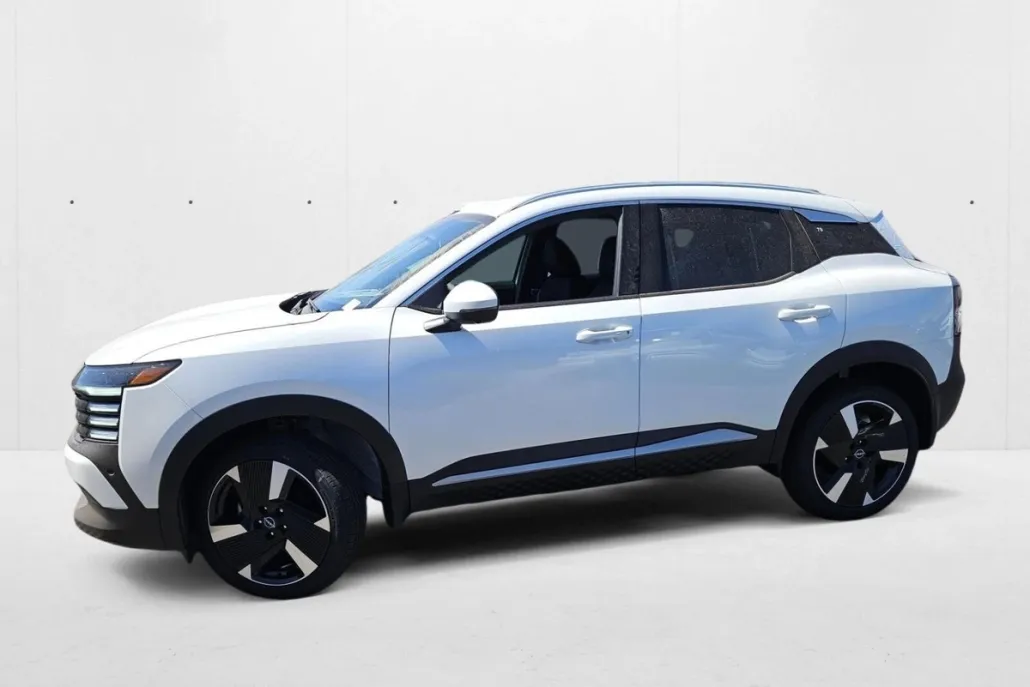 2025 Nissan Kicks SR photo 1