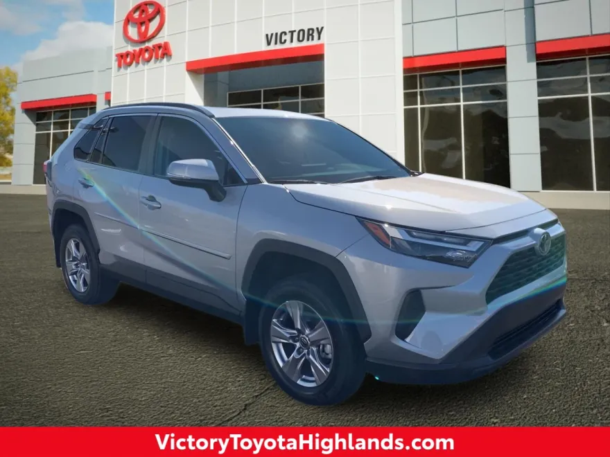 2025 Toyota RAV4 XLE photo 1