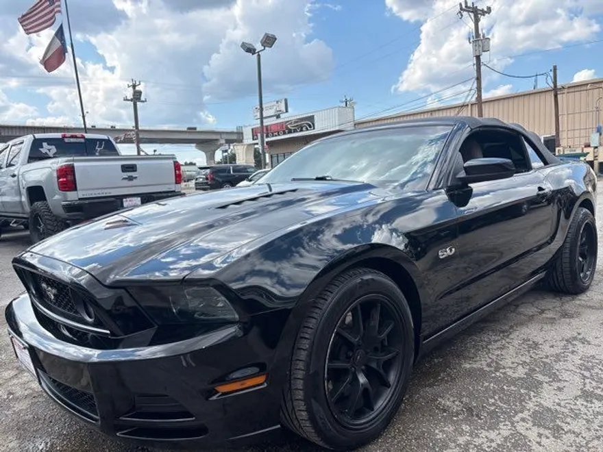 2014 Ford Mustang GT photo 1