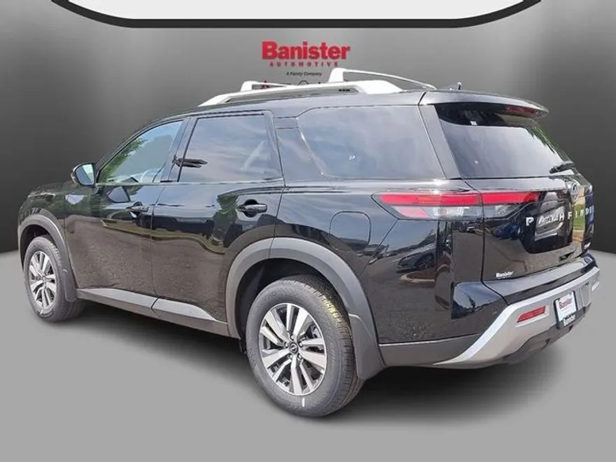2025 Nissan Pathfinder SL photo 1