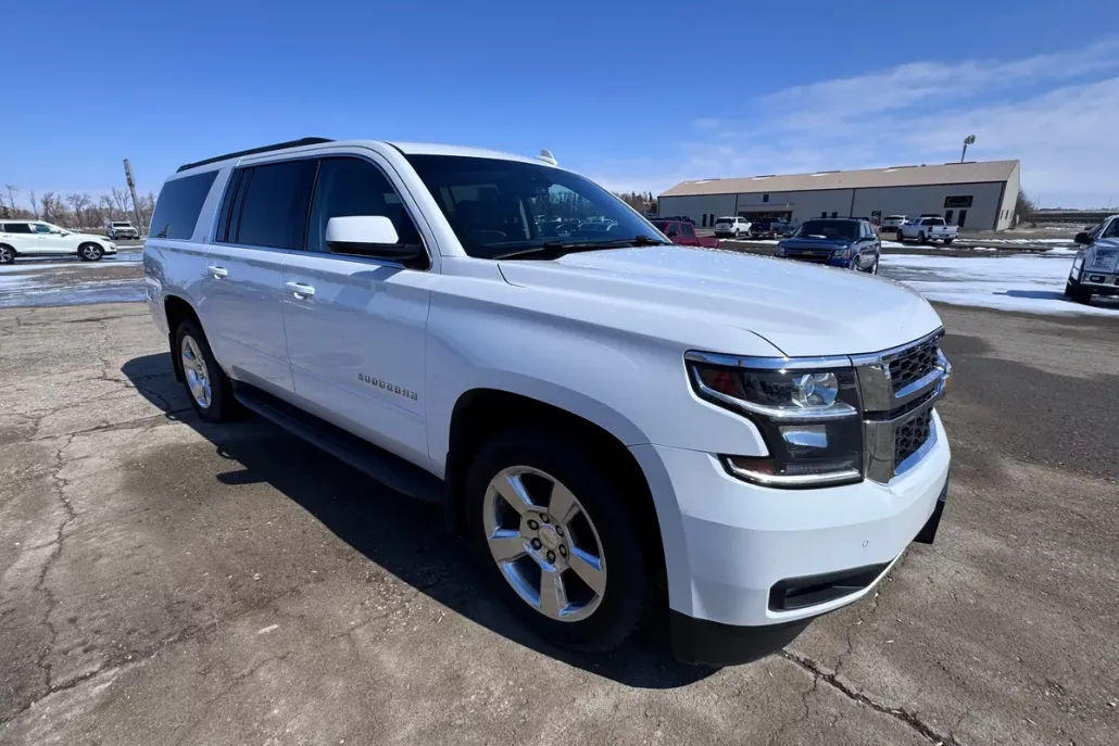 2016 Chevrolet Suburban LT photo 1
