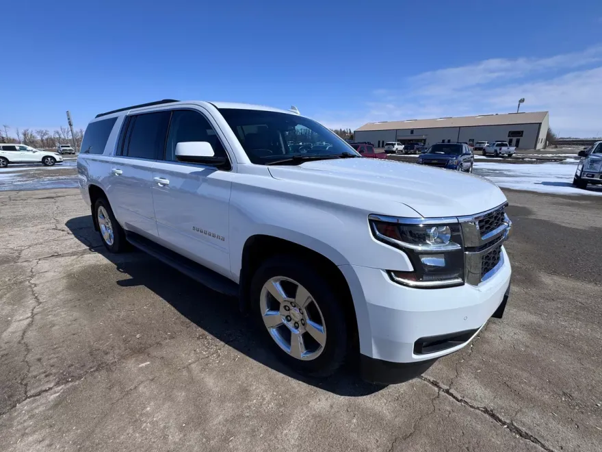 2016 Chevrolet Suburban LT photo 1