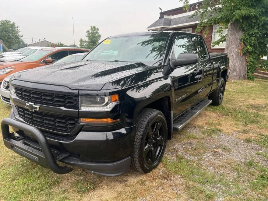 2018 Chevrolet Silverado 1500 Custom photo 1