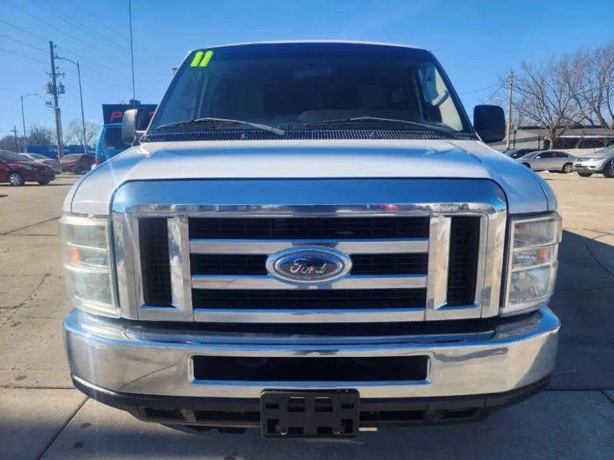 2011 Ford E-350 photo 1